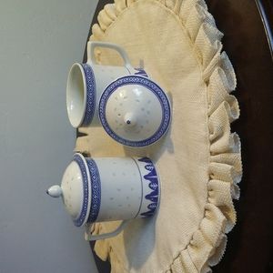 Chinese Rice Eyes pattern porcelain tea mugs (2) with lids